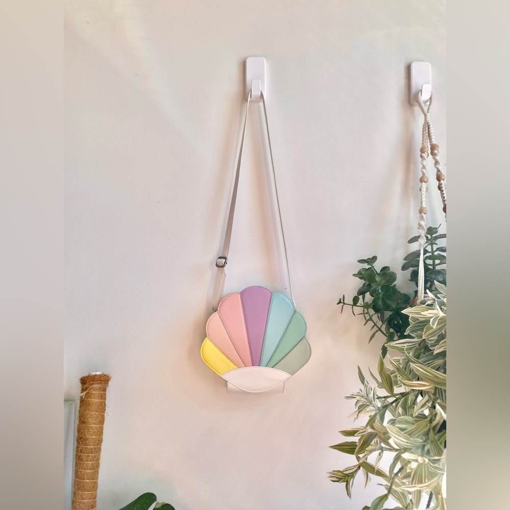 Sugar Thrillz Crossbody Bag Pastel Shell-Shaped - Picture 8 of 8